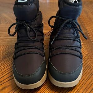 ALL IN MOTION WARM BLACK WINTER BOOTS WITH THERMOLITE. NWT. SIZE 6